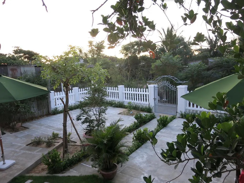 Flame Flowers Homestay Hội An