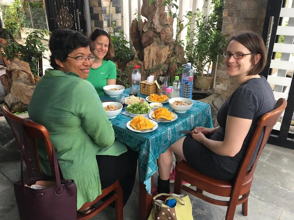 Flame Flowers Homestay Hội An