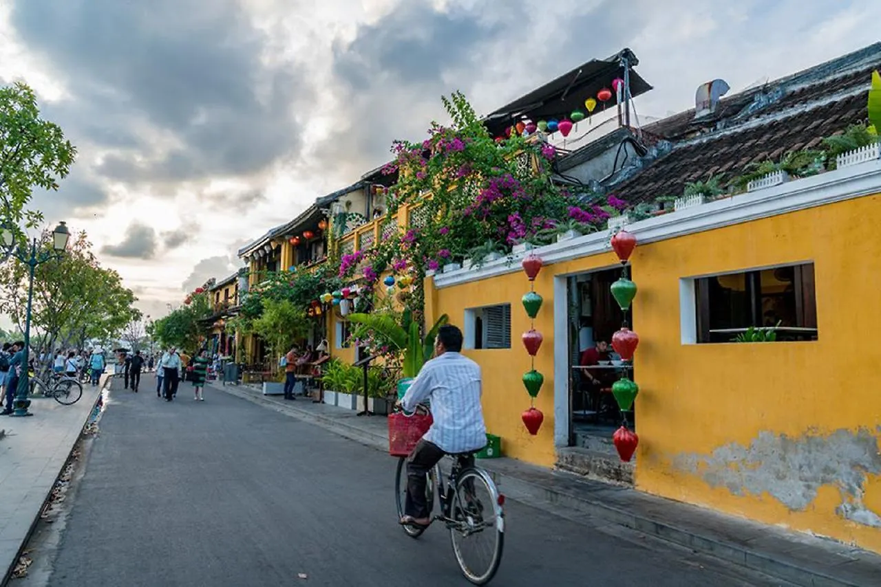 Flame Flowers Homestay Hội An